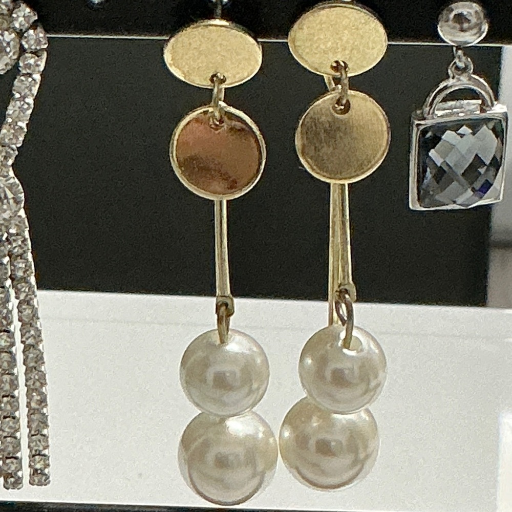 Elegant Gold and Pearl Drop Earrings